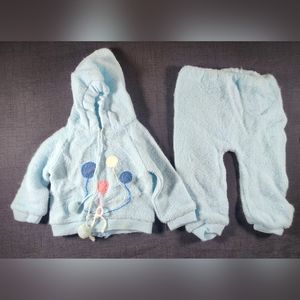Knitted sweatsuit with hoodie.